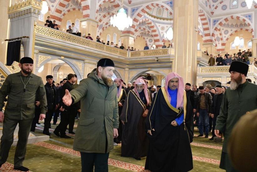 بحضور الرئيس الشيشاني وكبار مفتي وعلماء العالم الإسلامي.. أمين عام رابطة العالم الإسلامي يخطب الجمعة في غروزني