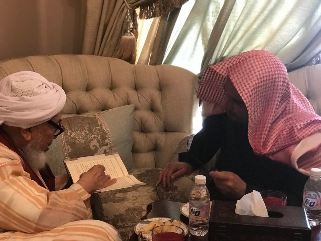 انسجاماً مع عالمية التواصل الإسلامي للرابطة .. معالي الأمين العام الشيخ د. محمد العيسى في زيارةٍ لمعالي الشيخ عبد الله بن بيه