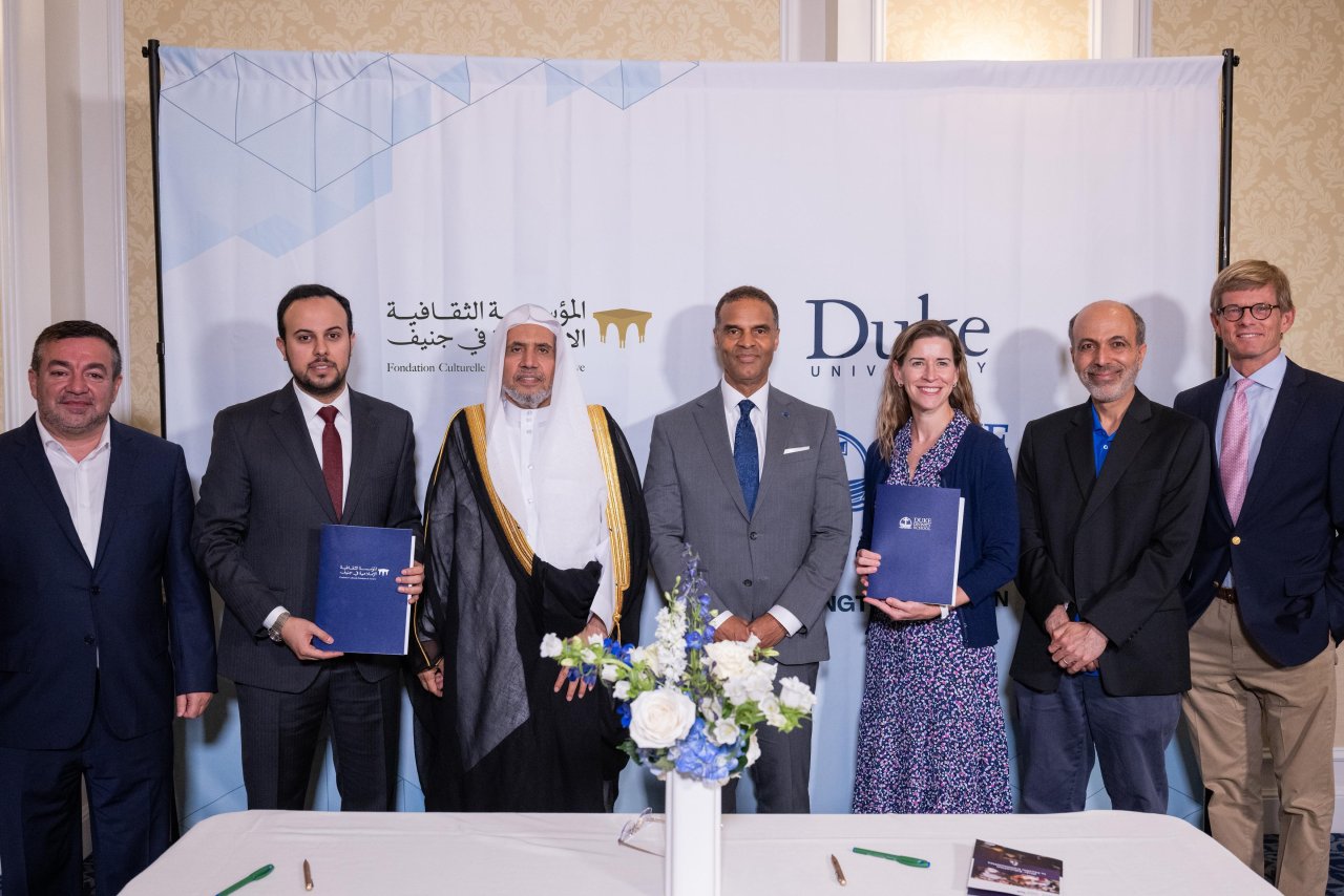 استضافتْ جامعةُ ديوك الأمريكية الرائدة عالميًّا، محاضرةً لمعالي الأمين العام لرابطة العالم الإسلامي، فضيلة الشيخ الدكتور محمد العيسى، حول الحضارة الإسلامية ومسيرتها في العلوم والآداب