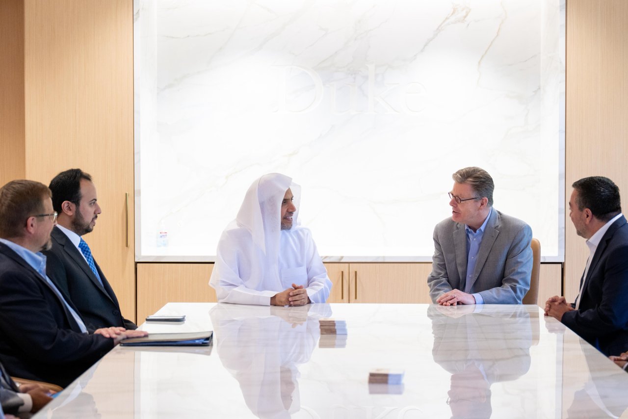 استضافتْ جامعةُ ديوك الأمريكية الرائدة عالميًّا، محاضرةً لمعالي الأمين العام لرابطة العالم الإسلامي، فضيلة الشيخ الدكتور محمد العيسى، حول الحضارة الإسلامية ومسيرتها في العلوم والآداب