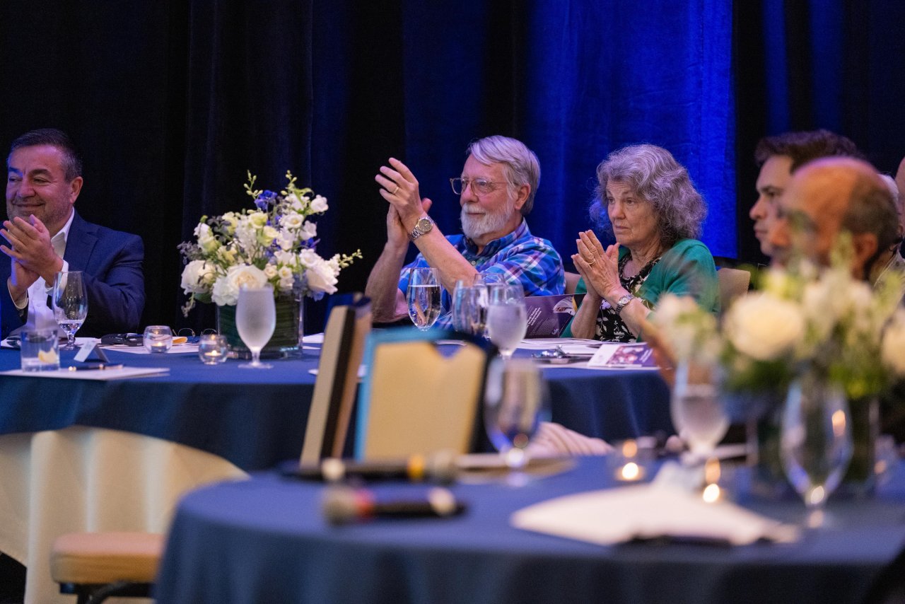 استضافتْ جامعةُ ديوك الأمريكية الرائدة عالميًّا، محاضرةً لمعالي الأمين العام لرابطة العالم الإسلامي، فضيلة الشيخ الدكتور محمد العيسى، حول الحضارة الإسلامية ومسيرتها في العلوم والآداب