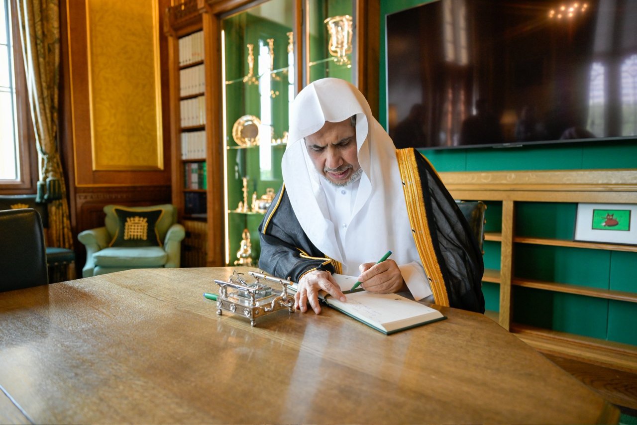 Le Secrétaire général, Président de l’Organisation des savants musulmans, cheikh Mohammed Al-Issa, a rencontré le Président de la Chambre des communes, Sir Lindsay Hoyle