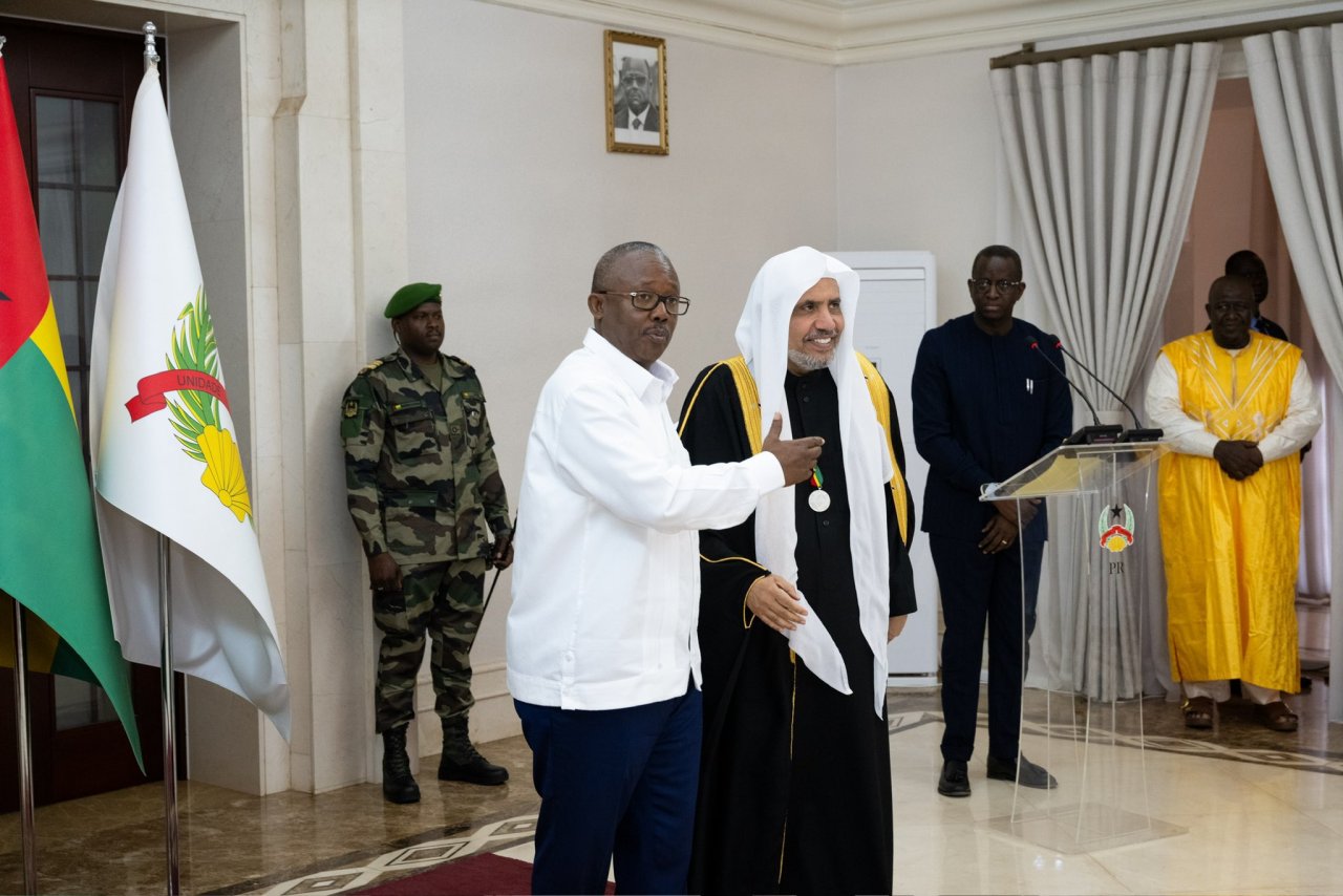 At the Presidential Palace in Bissau,  His Excellency Mr. Umaro Sissoco Embalo, the President of the Republic of Guinea-Bissau, awarded His Excellency Sheikh Dr. Mohammed Alissa