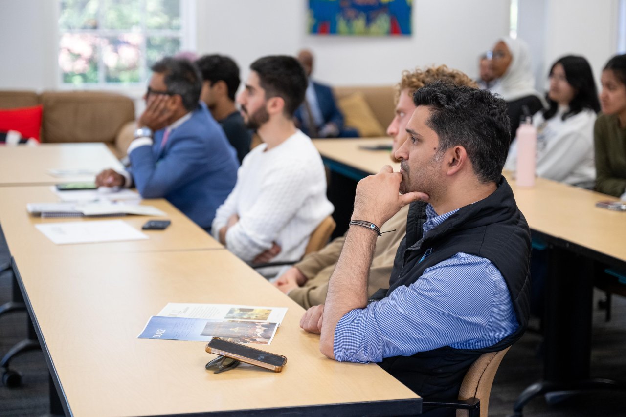 جامعہ کے اساتذہ، طلبہ اور مدعوین کی کثیر تعداد میں شرکت   امریکی جامعہ اسٹینفورڈ کی جانب سے رابطہ عالم اسلامی کے سیکرٹری جنرل کی میزبانی میں ایک لیکچر کا اہتمام