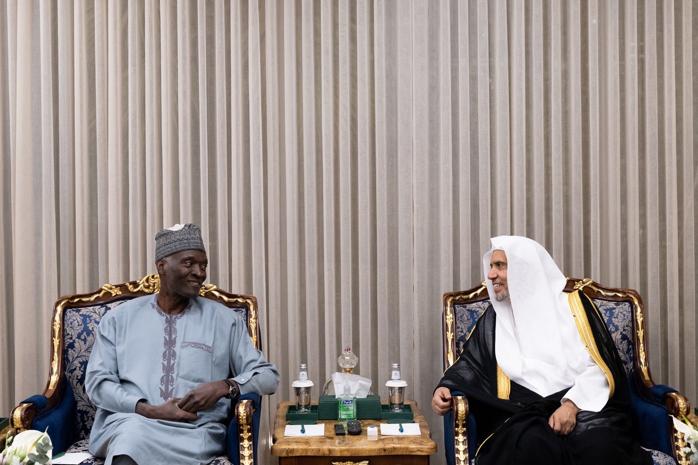 ‏استقبلَ معالي الأمين العام، فضيلة الشيخ د.⁧‫محمد العيسى‬⁩ ‬⁩، في مكتبه، معاليَ وزير التعليم العالي والبحث العلمي والإبداع التكنولوجي في جمهورية النيجر، السيد ممادو سيدو