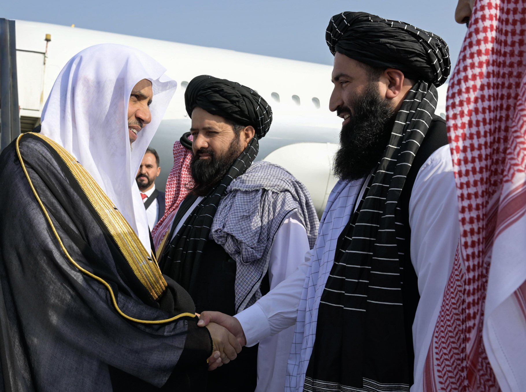 ‏معالي الأمين العام، رئيس هيئة علماء المسلمين، فضيلة الشيخ د.⁧‫محمد العيسى‬⁩‬⁩ يصل العاصمة الأفغانية "كابل" في زيارةٍ رسميّةٍ يلتقي خلالَها كبار القادة الحكوميين والعلماء