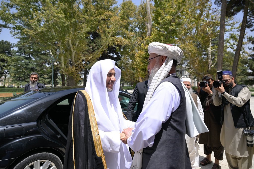 En présence de hauts dignitaires religieux afghans, dans le cadre d’un dialogue large et fructueux au cours duquel le rôle central de la Ligue :