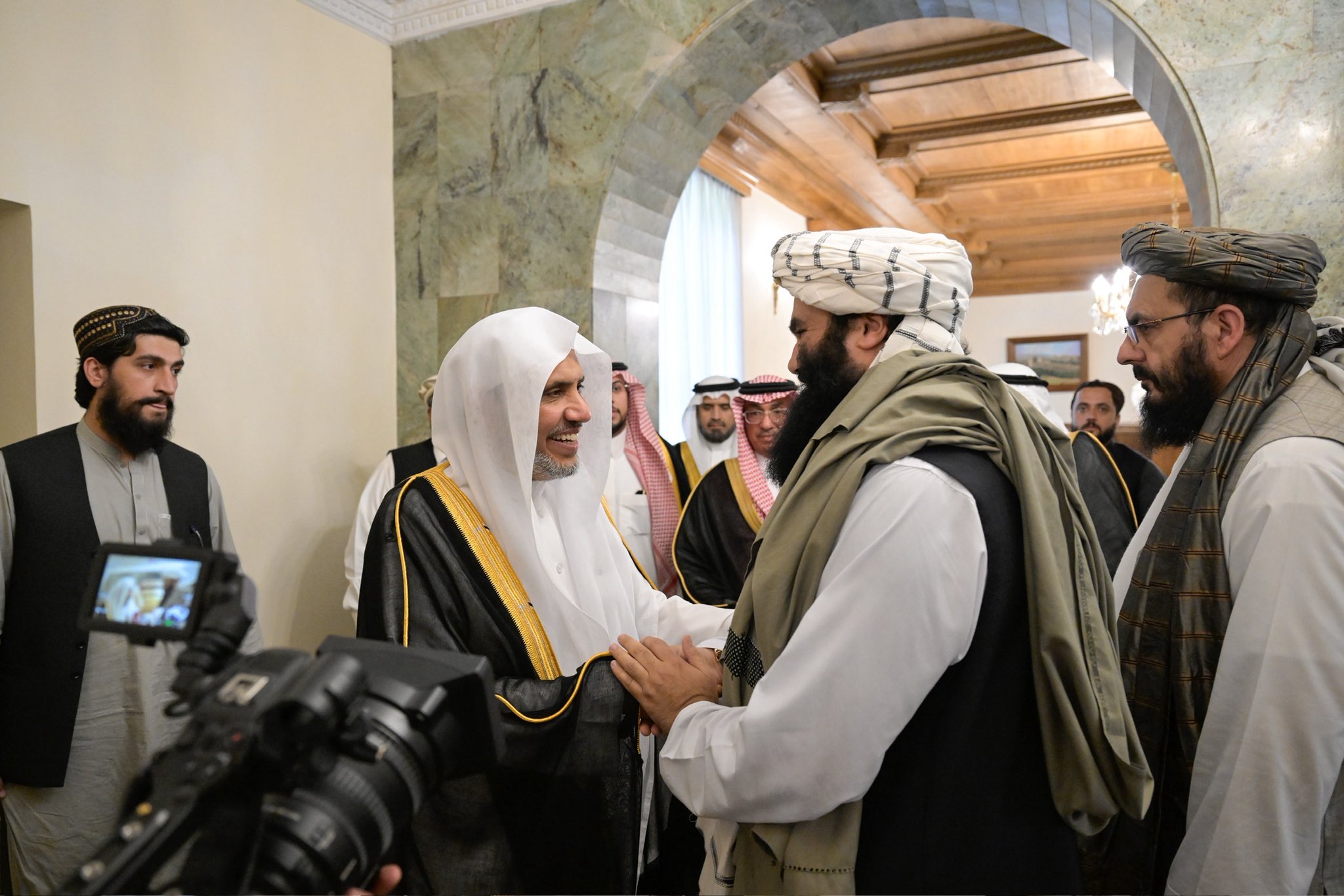 At the Chahar Chinar Palace, H.E. Sheikh Dr. Mohammed Al-issa, met with H.E. Khalifa Sirajuddin Haqqani, Minister of Interior of Afghanistan.