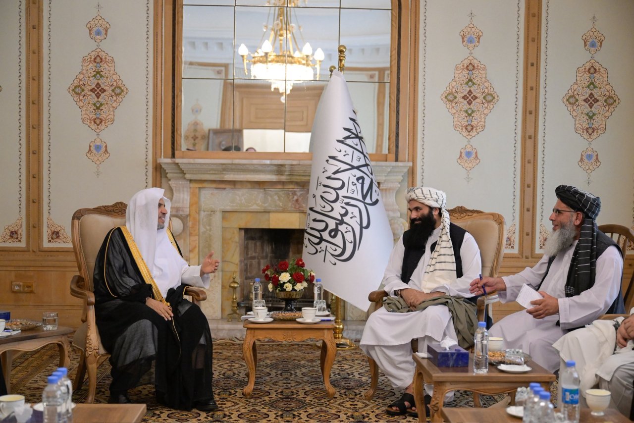 At the Chahar Chinar Palace, H.E. Sheikh Dr. Mohammed Al-issa, met with H.E. Khalifa Sirajuddin Haqqani, Minister of Interior of Afghanistan.