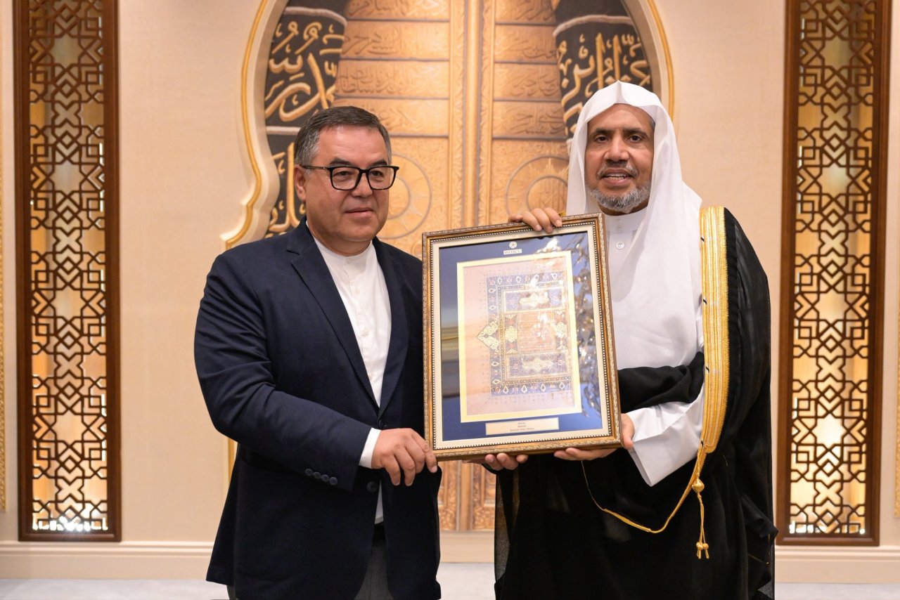 At the headquarters of the Muslim World League (MWL) in Makkah, H.E. Sheikh Dr. MohammedAlissa, Secretary-General of the MWL and Chairman of the Organization of Muslim Scholar