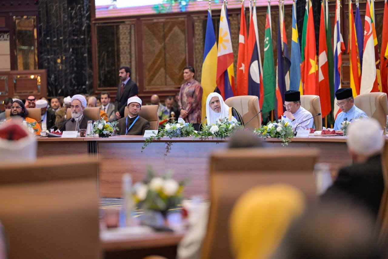 H.E. Dato’ Sri Anwar Ibrahim, and H.E. Sheikh Dr. Mohammed Al-Issa, Secretary-General of the MWL inaugurated the Second International Summit of Religious Leaders