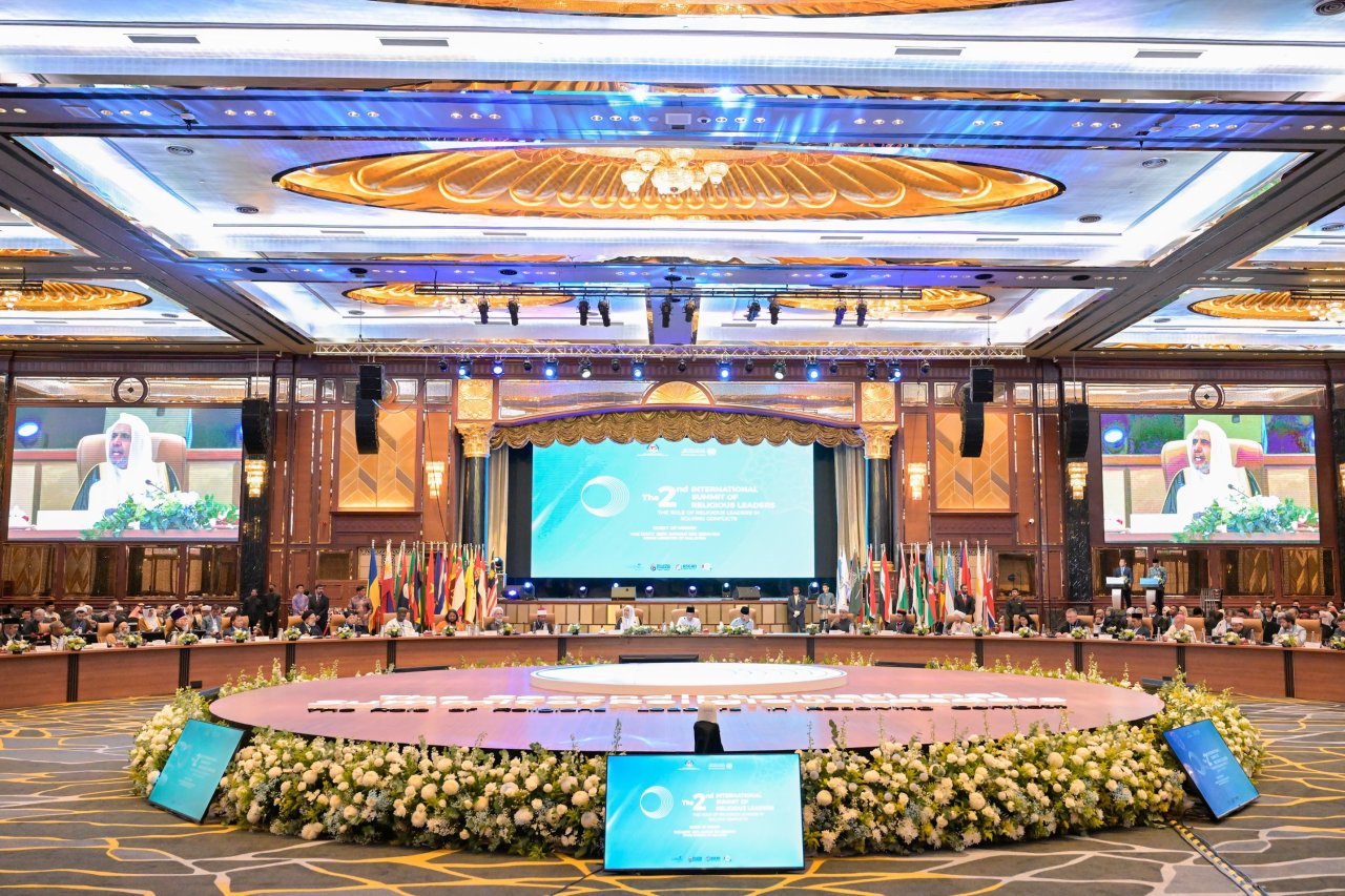 H.E. Dato’ Sri Anwar Ibrahim, and H.E. Sheikh Dr. Mohammed Al-Issa, Secretary-General of the MWL inaugurated the Second International Summit of Religious Leaders