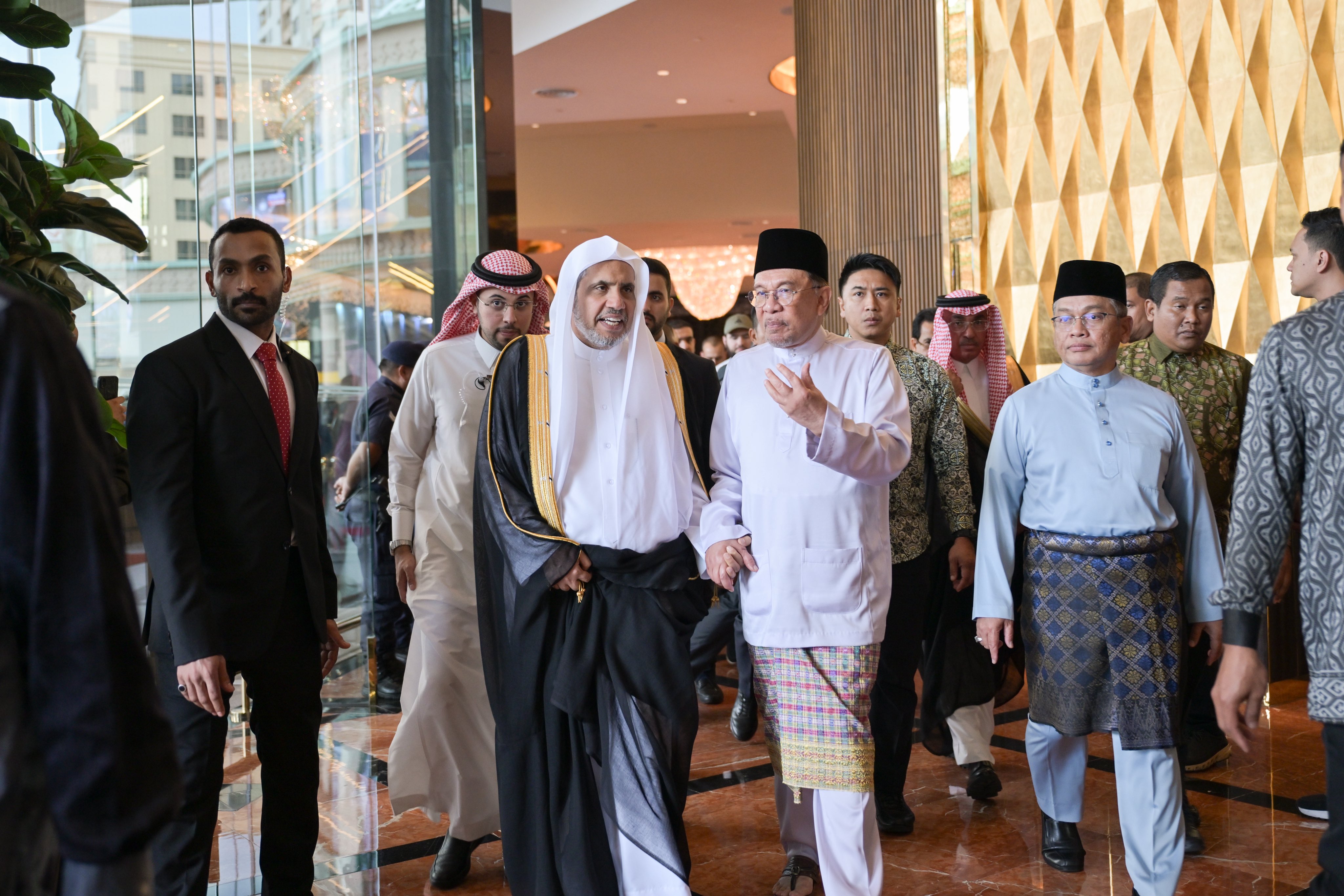 Le Premier ministre de Malaisie, Dato’ Seri Anwar Ibrahim, le Secrétaire général, Président de l’Organisation des savants musulmans,