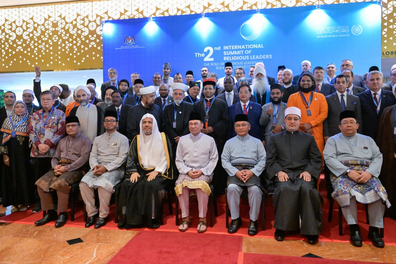 Le Premier ministre de Malaisie, Dato’ Seri Anwar Ibrahim, le Secrétaire général, Président de l’Organisation des savants musulmans,