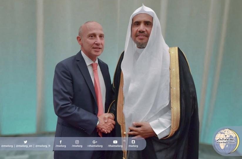 معالي الأمين يلتقي أثناء زيارته لليابان عدداً من السفراء