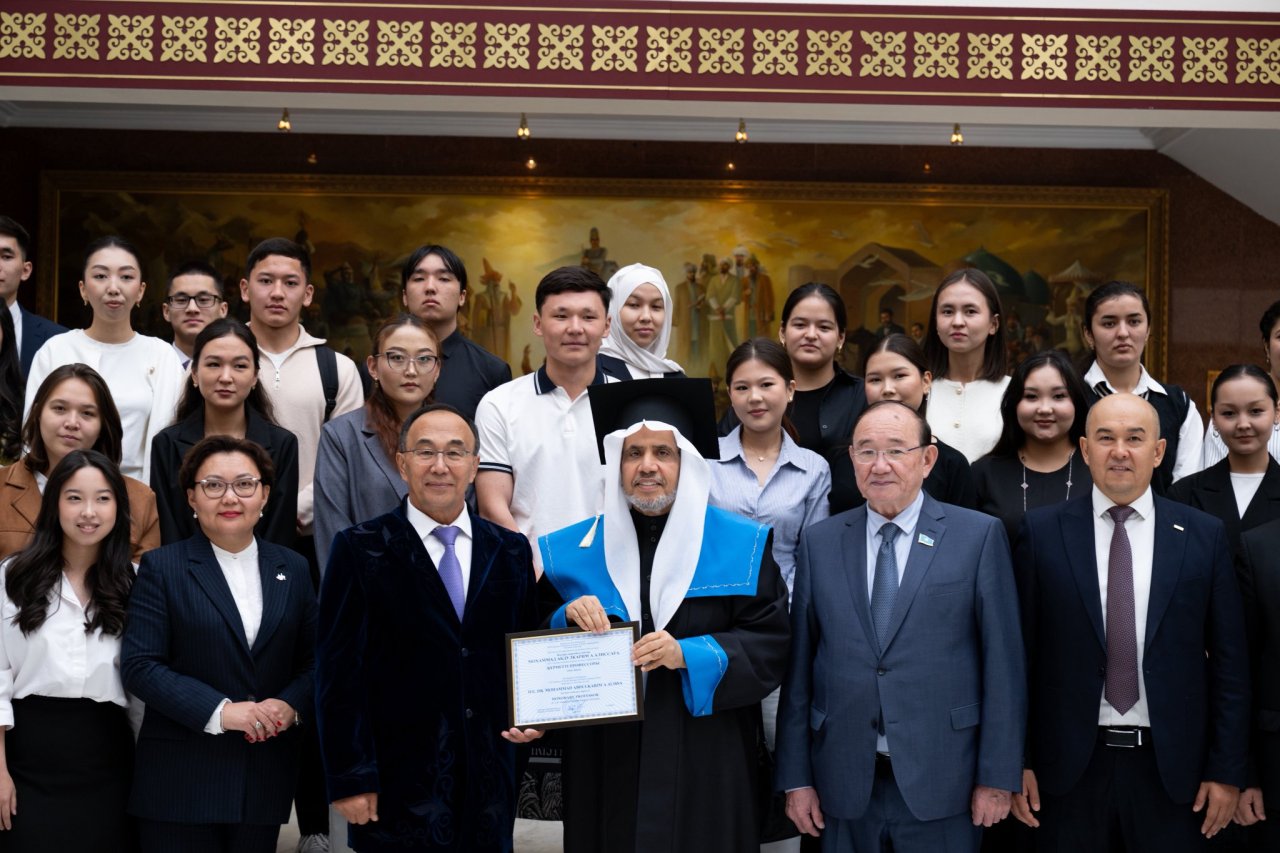 Sheikh Dr. Mohammed Al-Issa was subsequently awarded an honorary doctorate and an honorary professorship