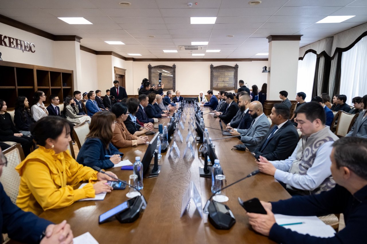 Cheikh Mohammed Al-Issa a donné une conférence à l’Université nationale d’Astana sur le thème : « Les mutations intellectuelles contemporaines »