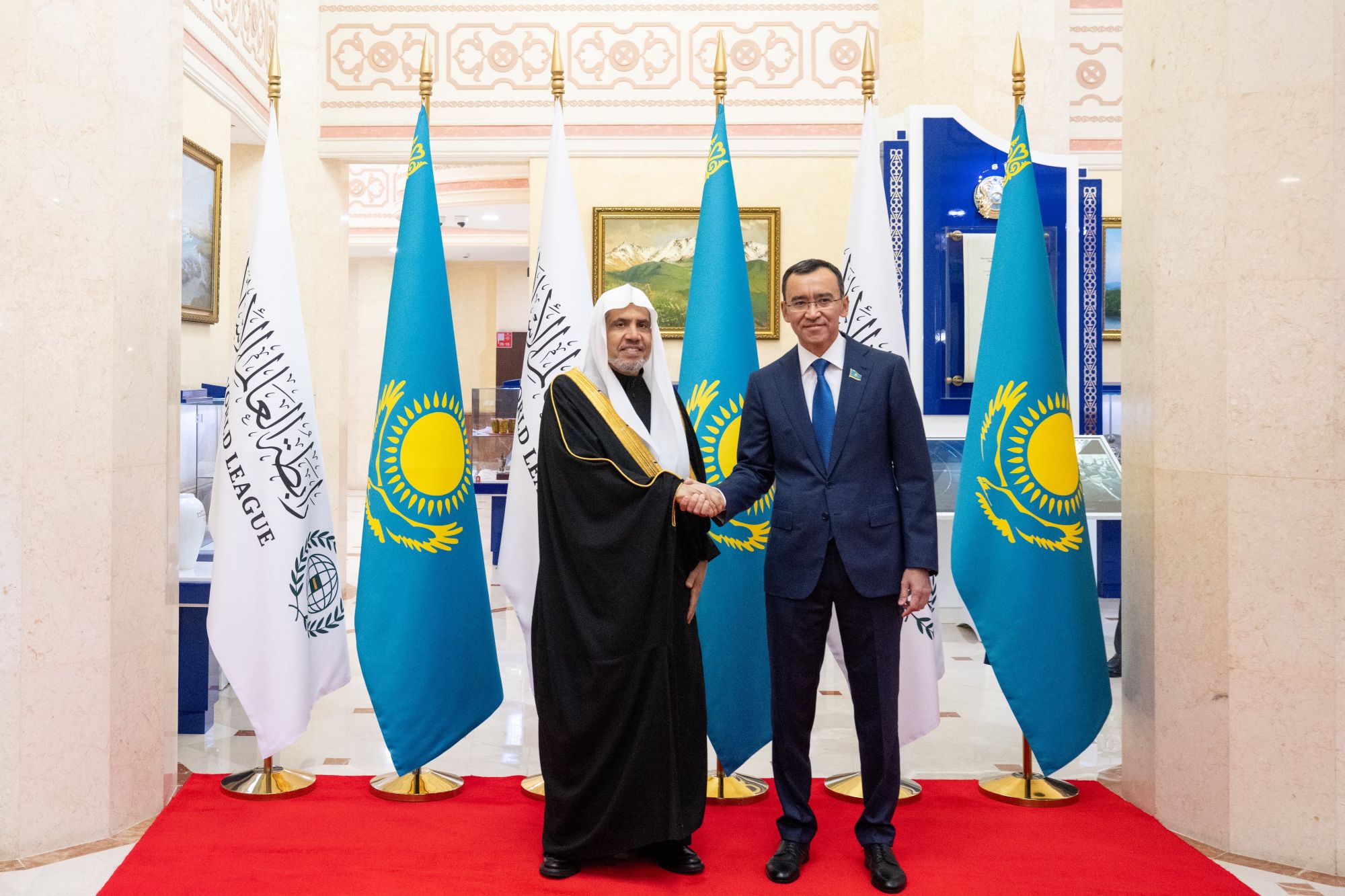 Ce matin: cheikh Mohammed Al-Issa a été accueilli par le Parlement du Kazakhstan, dans son siège à la capitale Astana