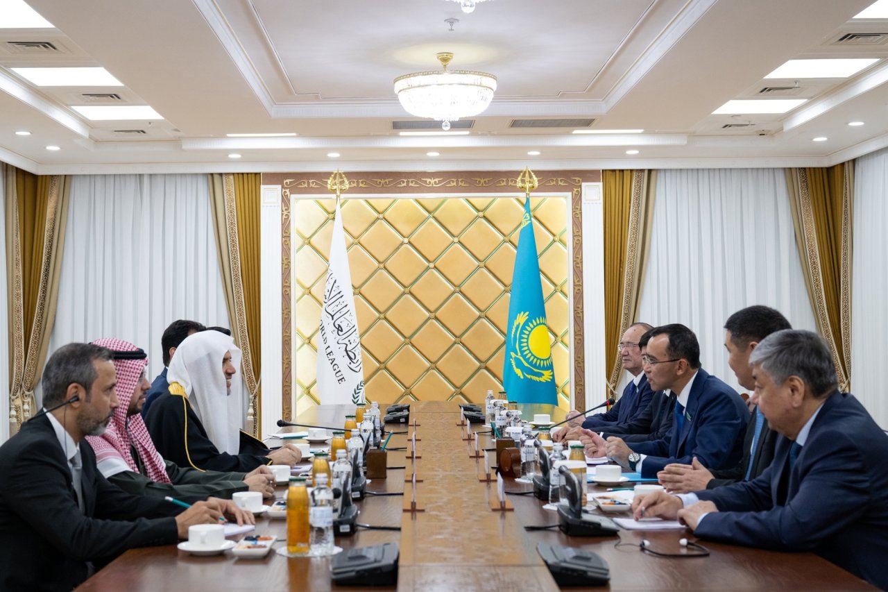 Ce matin: cheikh Mohammed Al-Issa a été accueilli par le Parlement du Kazakhstan, dans son siège à la capitale Astana
