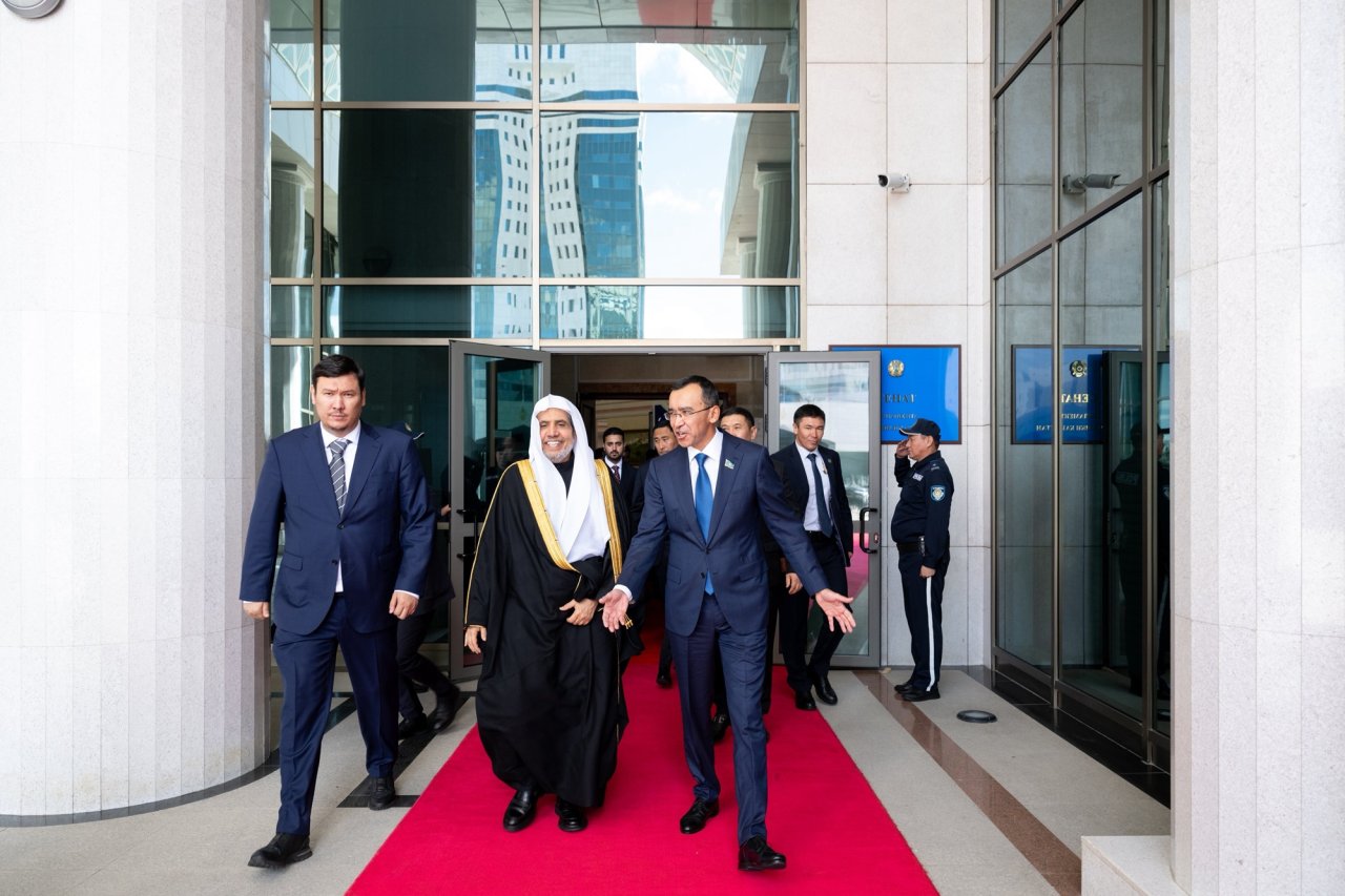 Ce matin: cheikh Mohammed Al-Issa a été accueilli par le Parlement du Kazakhstan, dans son siège à la capitale Astana