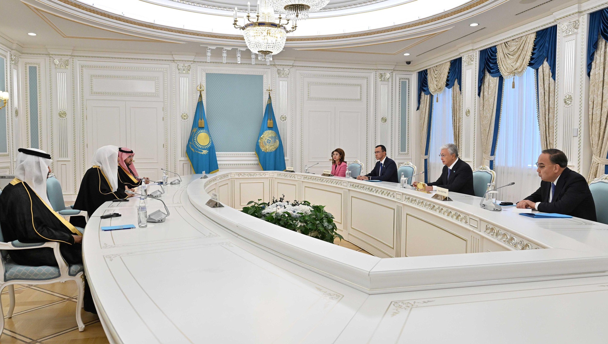 Le président du Kazakhstan décerne la plus haute distinction de la République au Secrétaire général de la Ligue Islamique Mondiale