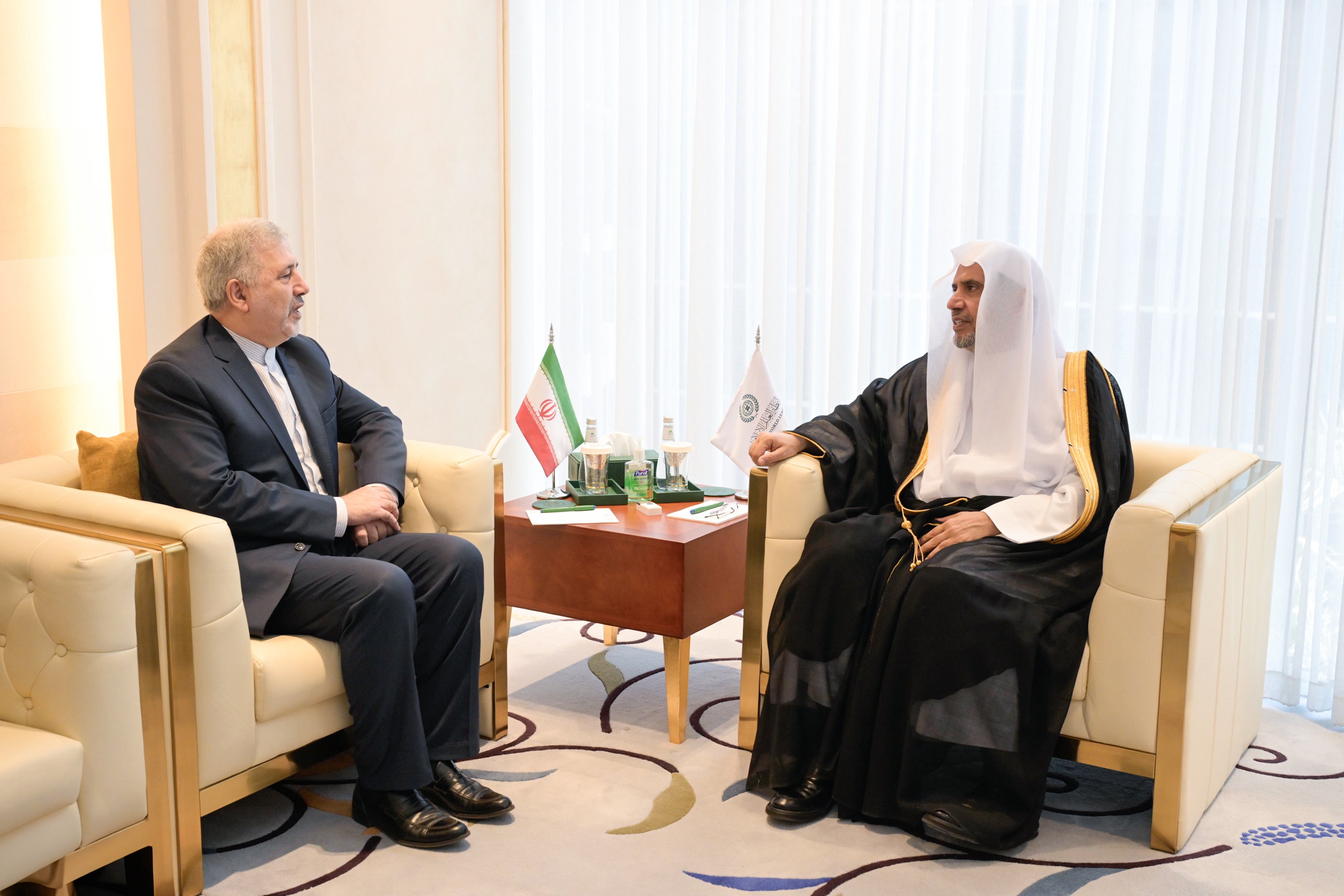 Cheikh Mohammed Al-Issa a reçu aujourd’hui l’Ambassadeur de la République islamique d’Iran auprès du Royaume d’Arabie saoudite, Dr. Ali Reza Enayati.