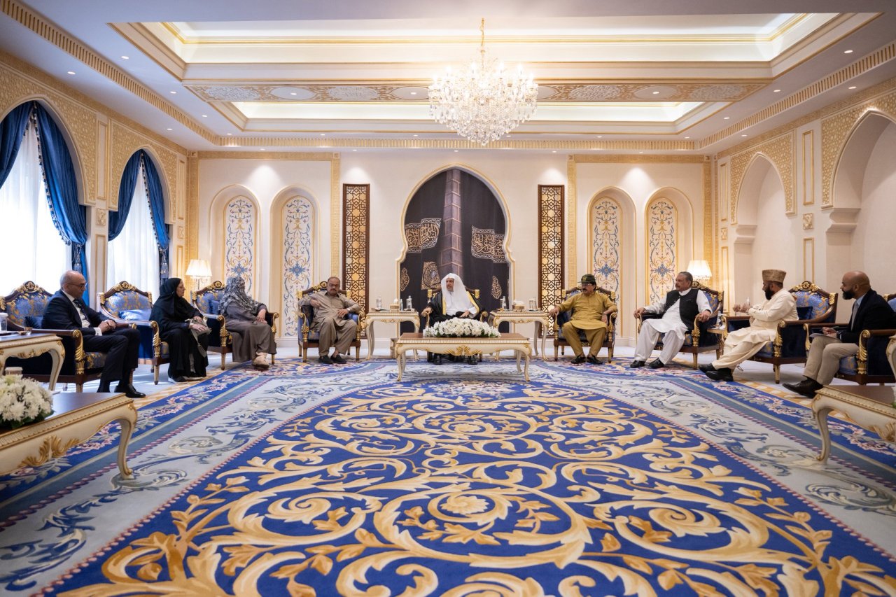 H.E. Sheikh Dr. Mohammed Al-Issa, received a high-level parliamentary delegation representing the various parties of the National Assembly of Pakistan (Parliament),