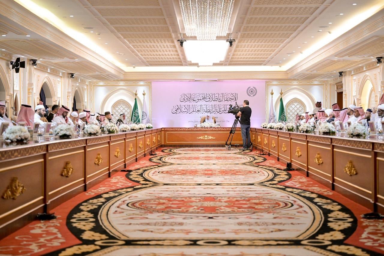 Le Coran virtuel mis à disposition par la Ligue islamique mondiale, dont la première édition mondiale a été lancée par le Secrétaire général cheikh Mohammed Al-Issa