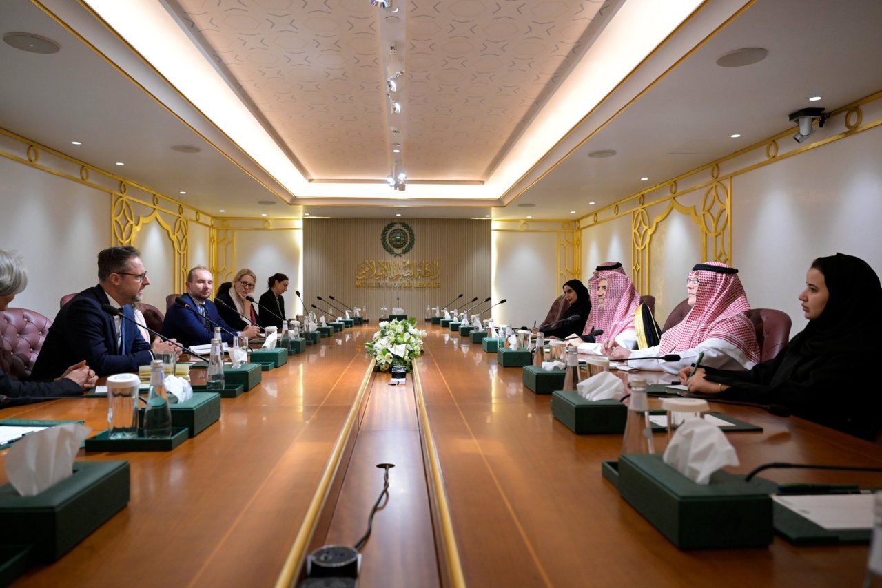 H.E. Sheikh Dr. Mohammed Al-Issa, received a delegation of German intellectual leaders representing various research institutions and think tanks.