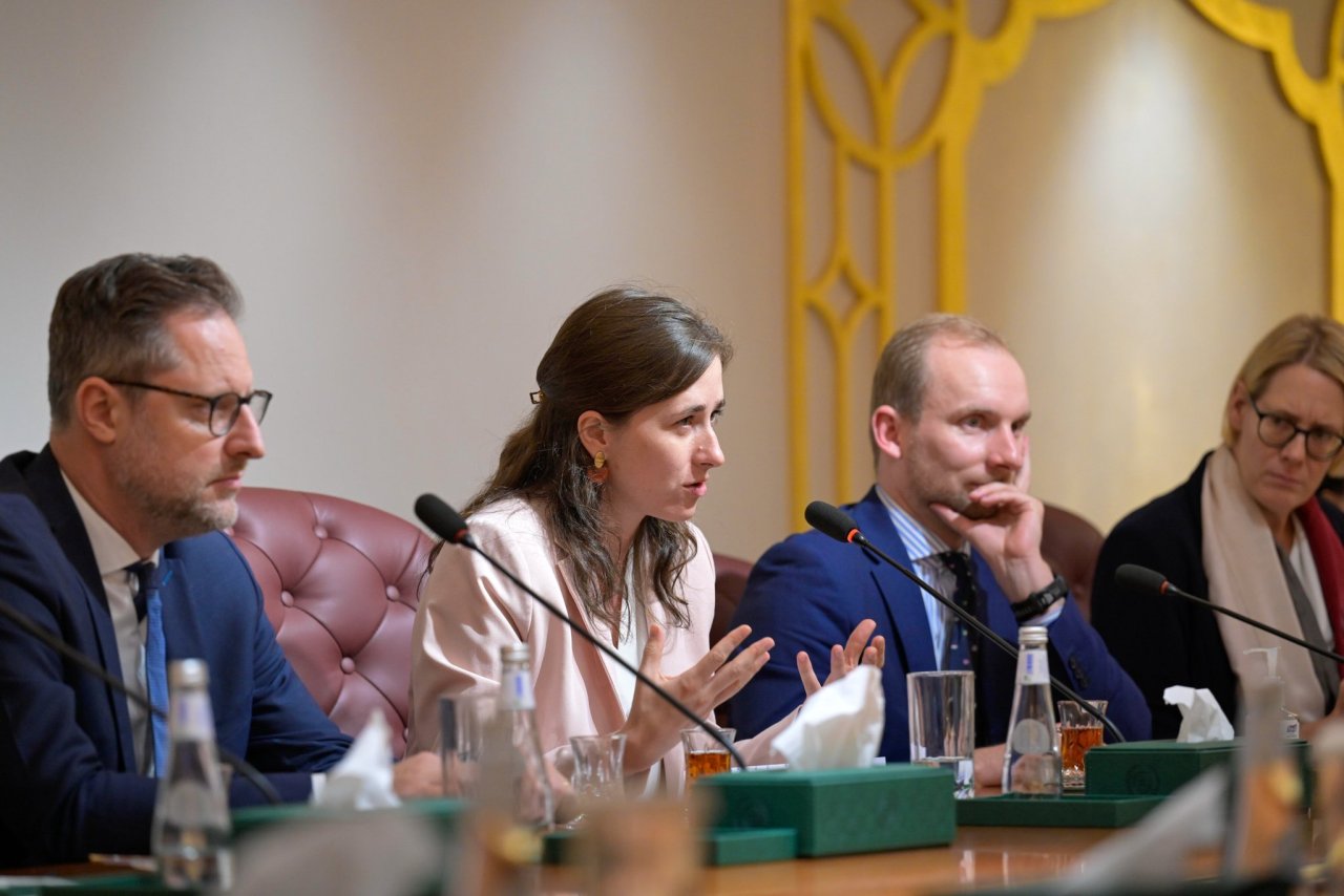 عزت مآب شیخ ڈاکٹر محمد العیسی نے ریاض میں واقع اپنے دفتر میں، جرمنی کی مختلف تحقیقی وفکری مراکز سے تعلق رکھنے والے فکری رہنماؤں کے ایک وفد کا استقبال کیا۔