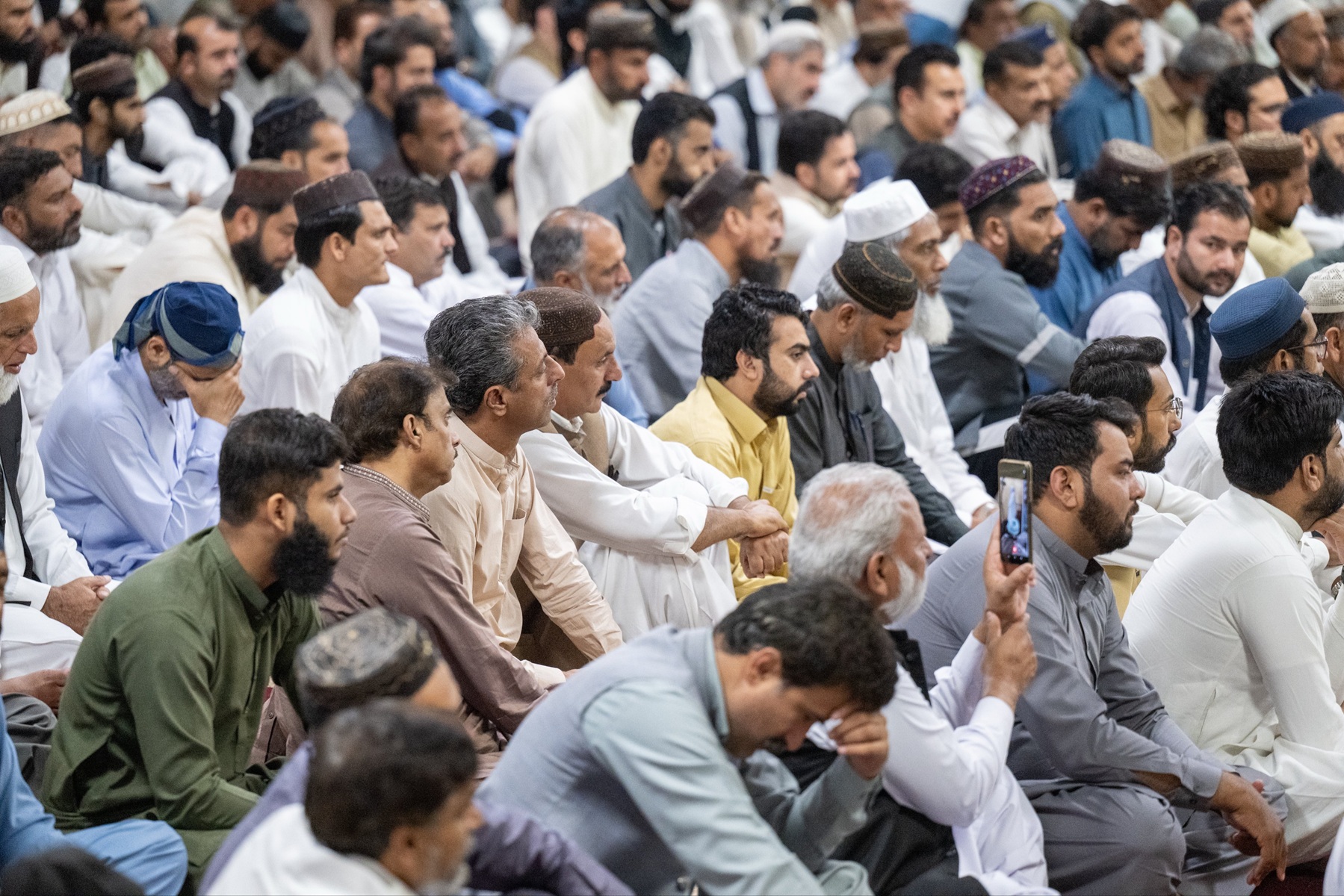 معالي الأمين العام، رئيس هيئة علماء المسلمين، فضيلة الشيخ د.محمد العيسى، يخطُب الجمعةَ من على منبر جامع: "البرلمان"، و"مجلس الشيوخ"، بحضور الأعضاء، .