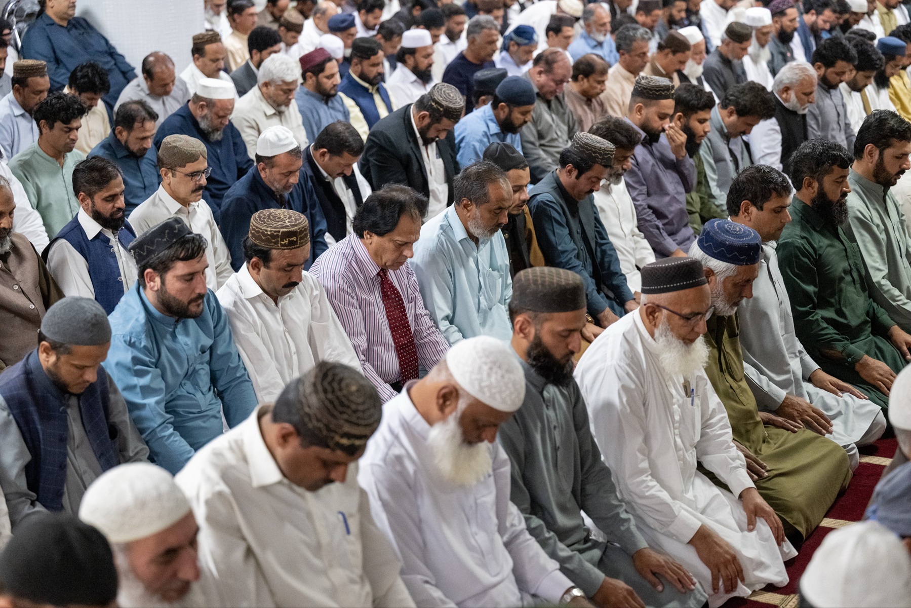 سیکرٹری جنرل رابطہ اور چیئرمین مسلم علماء کونسل، عزت مآب شیخ ڈاکٹر محمد العیسی نے اراکین پارلیمنٹ، بعض صوبوں کے گورنرز، وزراء اور نمازیوں کی ایک بڑی تعداد کی موجودگی میں